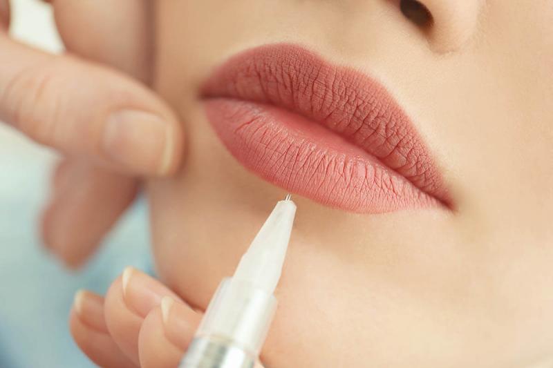 Стоит ли делать перманентный макияж губ? Плюсы и минусы процедуры